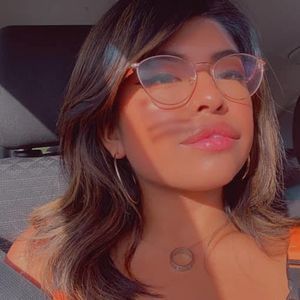 Meet your Posher, Julia